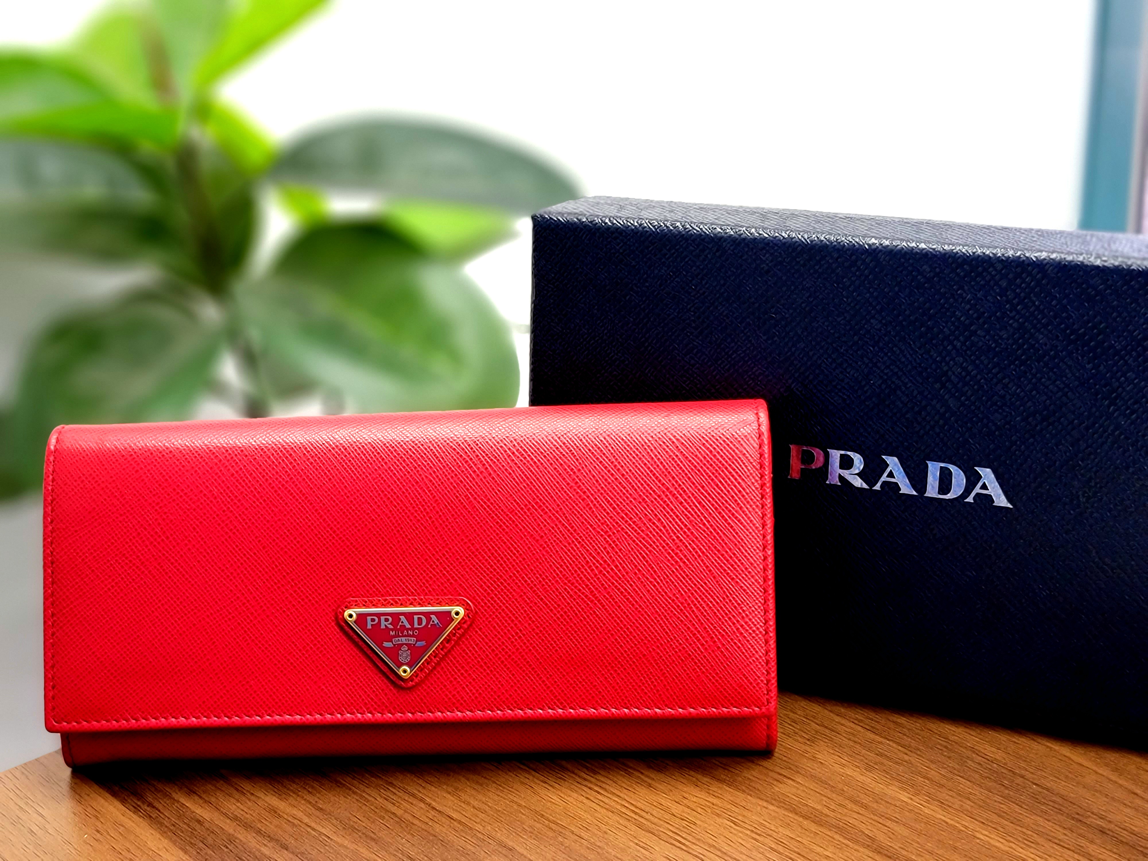 プラダのお財布