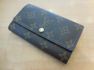 210524ご不要のルイヴィトンの財布は、大吉大橋店でお買取り致します。