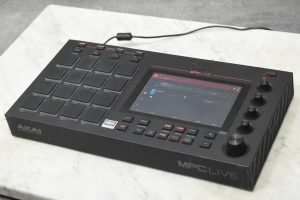 AKAI アカイ MPC LIVE サンプラー