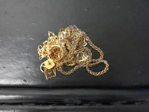 今が売り時と言われいる貴金属ですが、貴方が売りたいと思ったときが売り時かも。買取専門店JR八尾店へ貴金属をお持ち下さい。