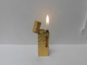 禁煙したからダンヒルのライターを買取専門大吉八尾店にお売り頂きました。カルティエ、デュポン、ジッポ、など色々待ってます