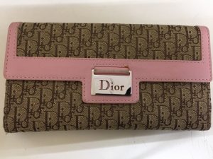 Diorの財布は大吉 アクロスモール春日店にお任せ下さいヽ(✿゚▽゚)ノ無料査定・高価買取