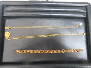 本日は金のネックレスをお買取りさせて頂きました。