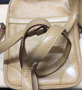 ヴィトンのエピのダヌーブですが、ベタつき・剥がれがある状態でも買取させて頂いた、東大阪にある大吉じゃんぼ食鮮館花園店です!