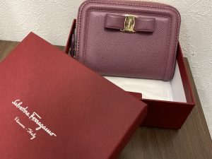 フェラガモ　ヴァラリボン財布