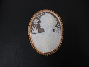 カメオのブローチの買取も大吉ウエステ垂水店へ!