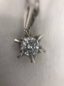 ダイヤモンド付きのネックレスをお買取いたしました♪(*´▽`*)