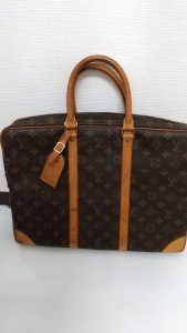 那珂川市の皆様、LVのモノグラムのビジネスバックの買取りなら大吉アクロスモール春日店(^^♪