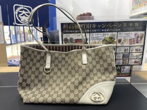 E7F75B1F-3944-41CE-B839-B57609F89AC8