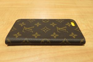 携帯ケースもヴィトンが人気！