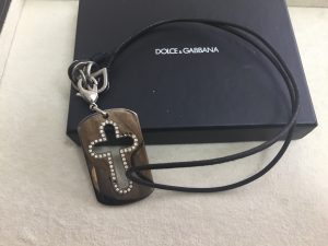 ドルチェ&ガッバーナ ドッグタグプレートネックレス ラインストーン 一部石取れ