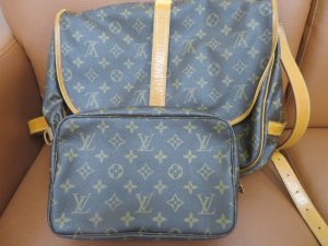 本日はルイヴィトンのバックをお買取りさせて頂きました。