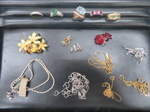 本日は貴金属を沢山お買取りさせて頂きました。