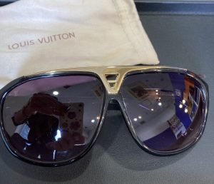 サングラスのお買取りは三田駅前キッピーモール三田店へ