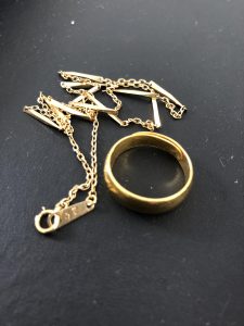 嘉手納町からお越しのお客様から金のリング、ネックレスを大吉 胡屋店にてお買取しました！！