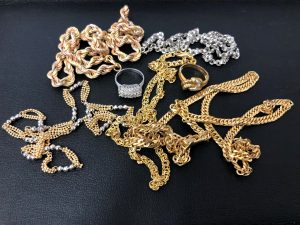 金やプラチナなどの貴金属アクセサリーを高価買取中♪大吉亀戸中央通り商店街店☆