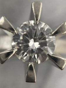 ダイヤモンド探しています！大吉 大阪エコールロゼ店です。