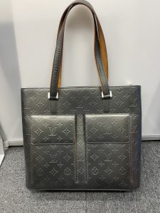 今回はLouis Vuittonのトートバッグをお買取りさせて頂きました!大吉橋本高野口店です!