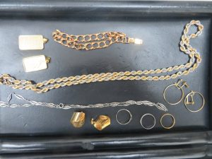 本日は貴金属をお買取りさせて頂きました。