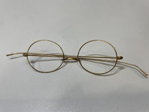 大吉国立店で金縁メガネをお買取りしました!!
