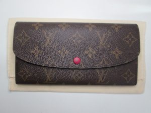 LV モノグラム ポルトフォイユ エミリー IMG_9261