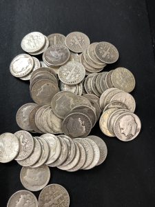 北中城村からお越しのお客様から銀貨を大吉 胡屋店にてお買取しました!!