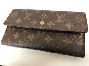 うるま市からお越しのお客様から大吉　胡屋店にてヴィトンの財布お買取しました！！