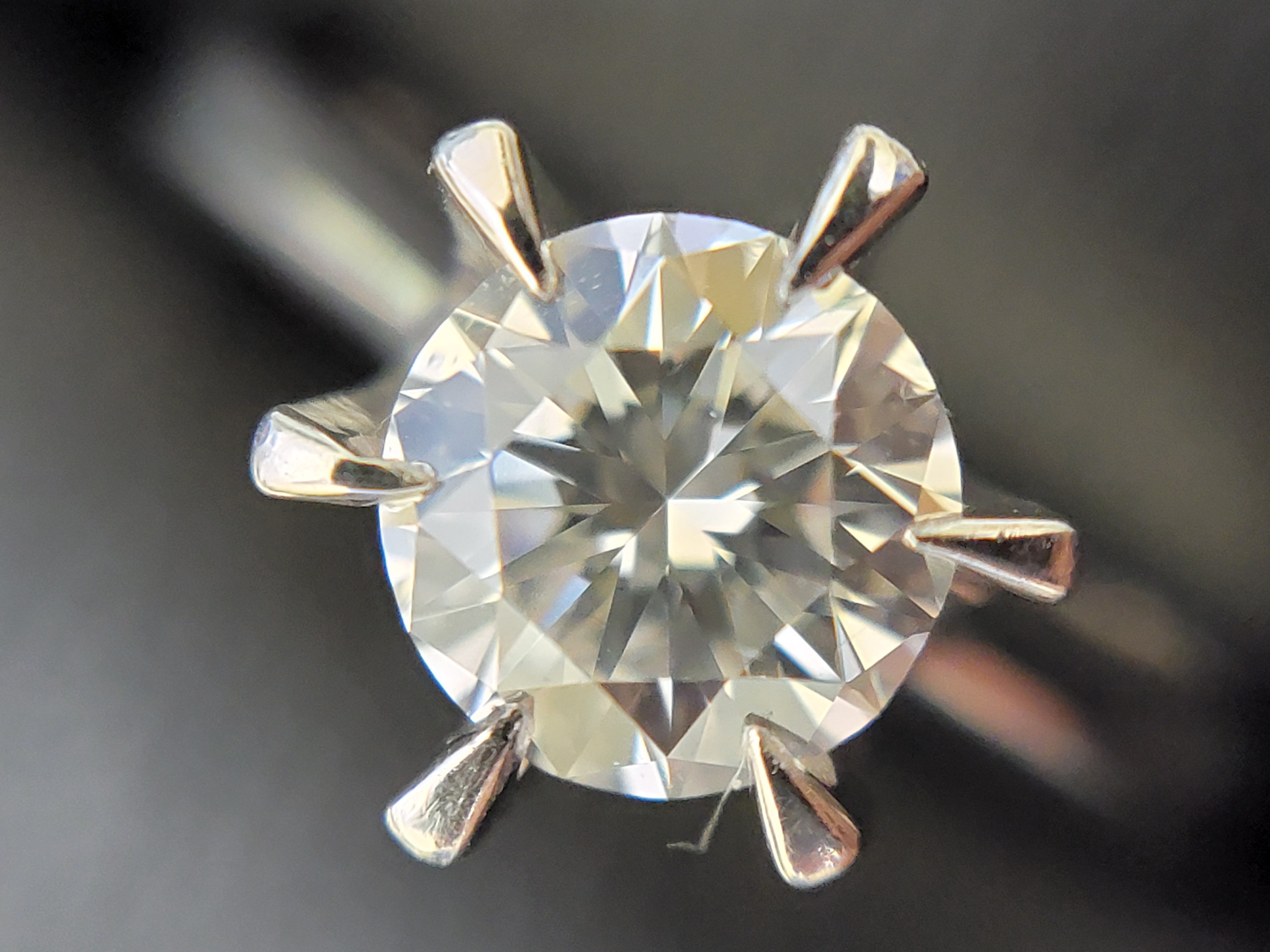 ダイヤモンドの指輪