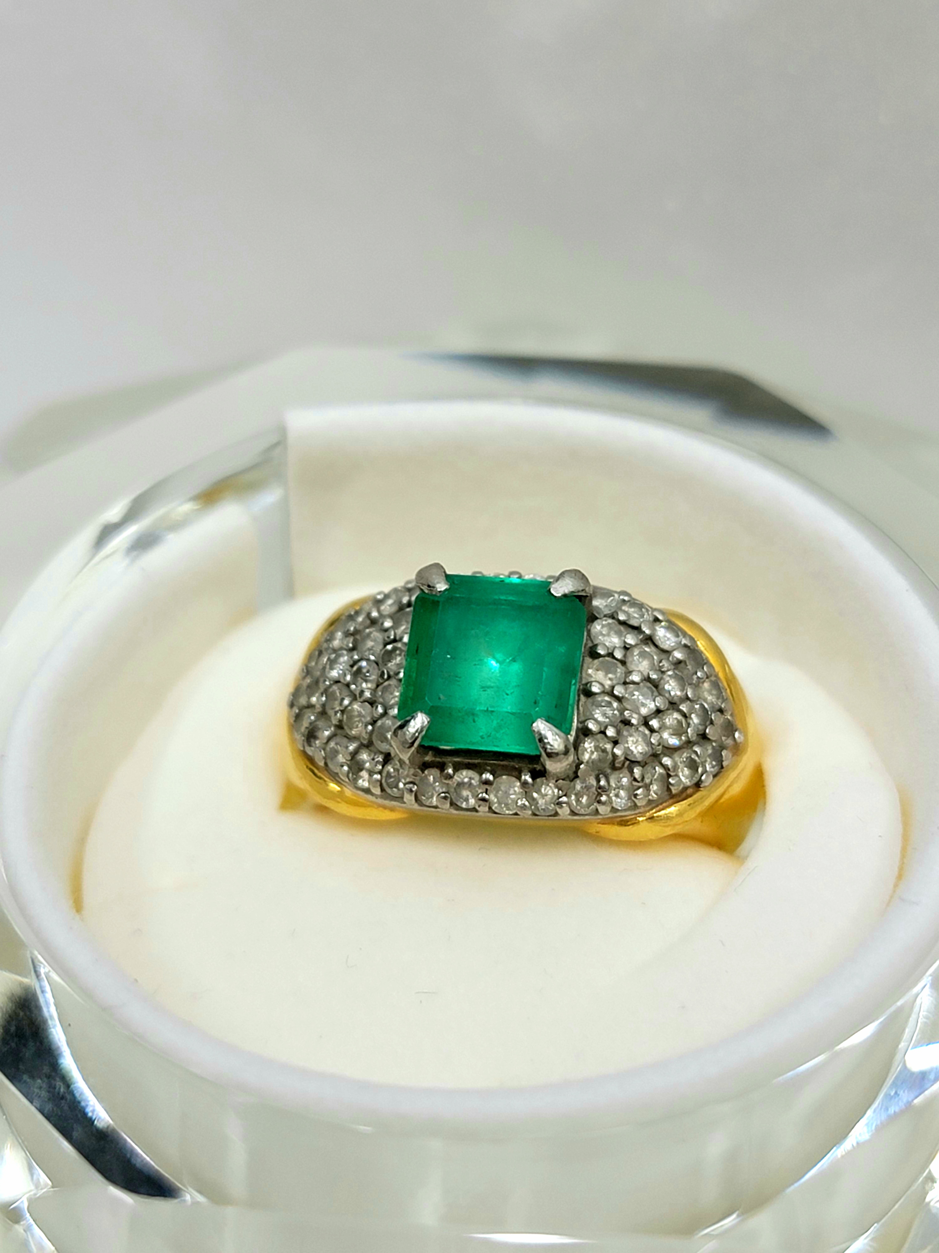 エメラルドの指輪