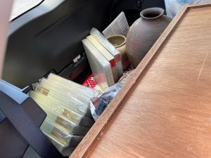 出張買取もおまかせ!車1台分のレコード、DVD、壺のお買取は姶良市の買取専門店大吉タイヨー西加治木店です!