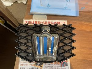 車屋さんで「このエンブレム…要りますか?」は元気よくハイ!で。姶良市・買取専門店大吉タイヨー西加治木店より…