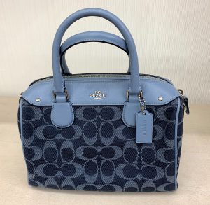 3B93880D-1F17-4DFC-BE8E-4AA4587D0BBB_1_201_a