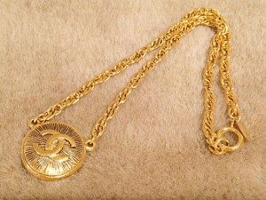 シャネルのアクセサリー高価買取は池田店です!