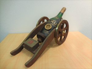 210813変わったボトルのブランデーは、大吉大橋店へ。