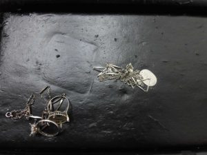 JR八尾駅から徒歩約1分と便利な買取専門店JR八尾店へ貴金属をお売り頂きました。遺品整理で貴金属を買取専門店JR八尾店へ