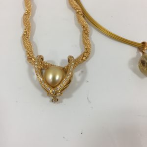 パール付きアクセサリーの買取なら、東大阪にあるリサイクルショップ、買取専門店大吉じゃんぼ食鮮館花園にお任せ下さい!