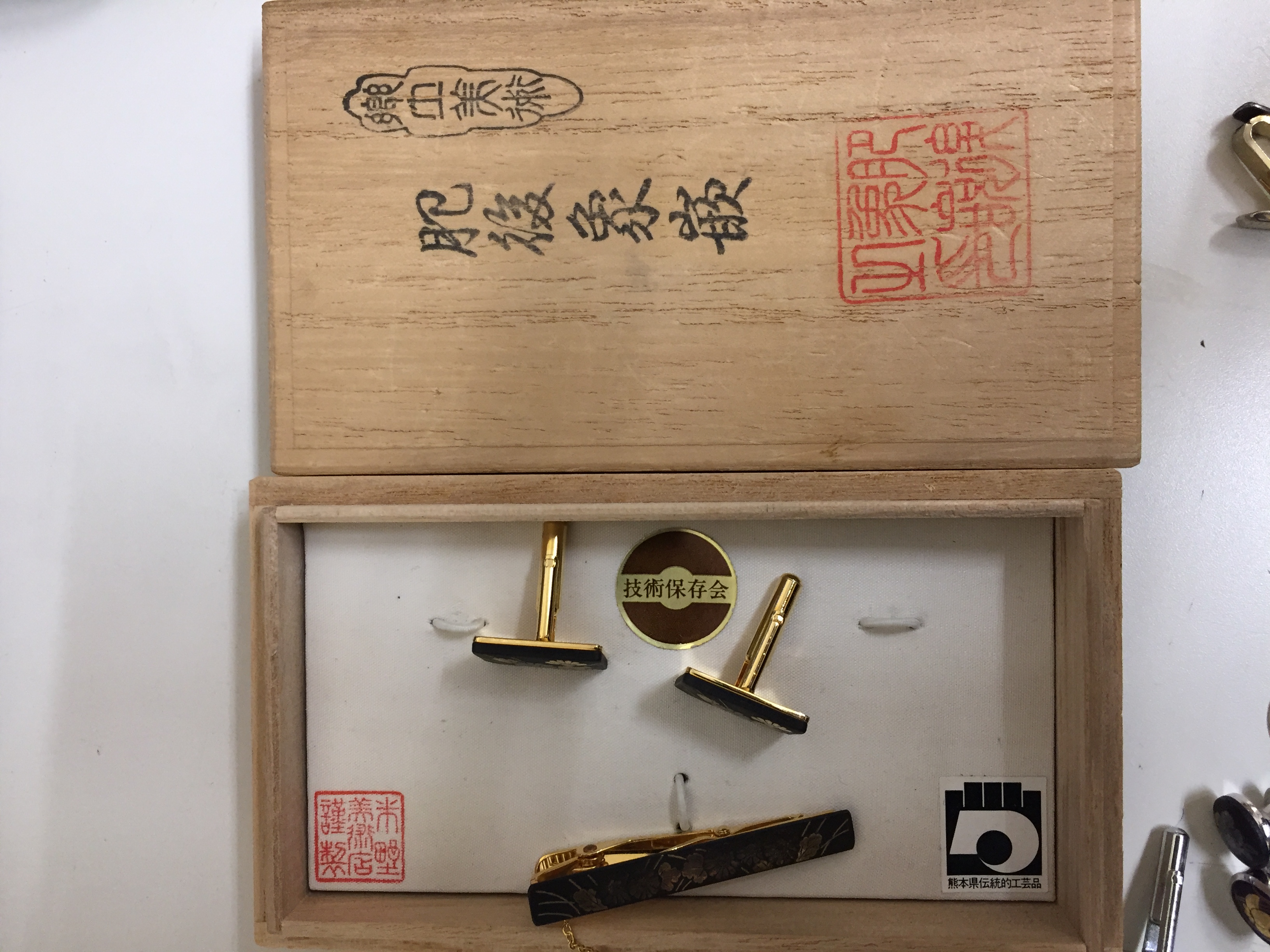 大野城市の皆様、昔のカフス意外に値段付くかも、先ずは大吉アクロスモール春日店へ無料査定!!