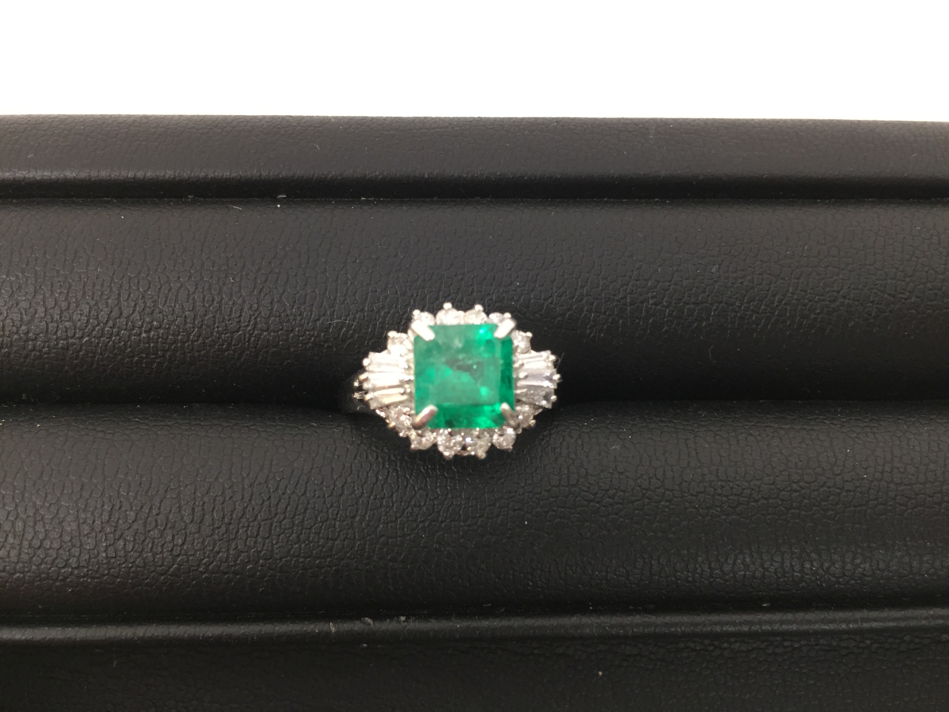 買取専門店大吉 イオン気仙沼店では傷のあるエメラルドもお買い取りしております!