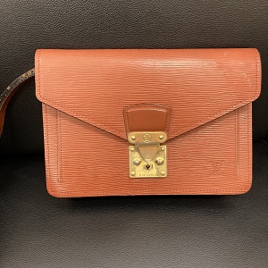 ボロボロのLV!買い取ります!アルプラザ堅田店です