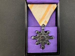 那珂川市の皆様、大吉アクロスモール春日店なら勲章も買取しております!