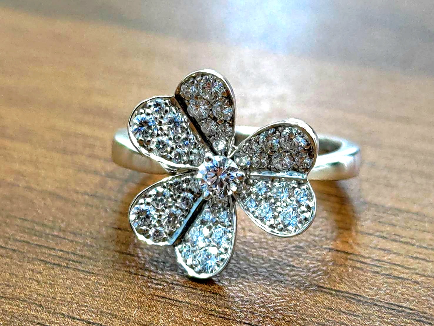 ヴァンクリーフ&アーペルの指輪