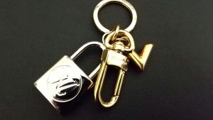 太宰府市の皆様、LVのチャームのご売却は大吉アクロスモール春日店にお任せ下さい!