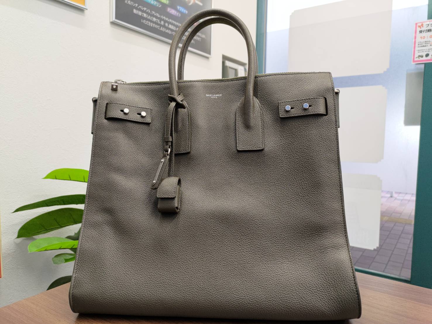 サンローラン、サックドジュール