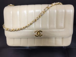大府のお客様からCHANELのチェーンショルダーをお買取り致しました。 大吉 リソラ大府店