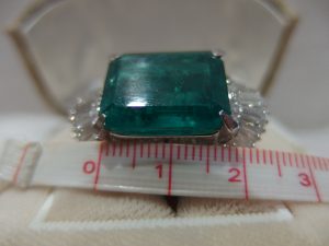 エメラルドの指輪を売却するなら横浜関内の買取大吉 カトレヤプラザ伊勢佐木店