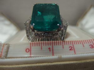 エメラルドの指輪を売却するなら横浜関内の買取大吉 カトレヤプラザ伊勢佐木店