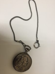 粕屋町の皆様、懐中時計の無料査定は大吉アクロスモール春日店にお任せ下さい!!