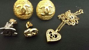 那珂川市の皆様、各種ブランドアクセサリーの買い取りは大吉アクロスモール春日店!