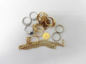 指輪、ネックレス、ブレスレットなどの貴金属は買取専門店大吉JR八尾店。柏原、平野、藤井寺、若江岩田、東大阪、瓢箪山。