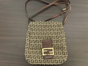 那珂川市の皆様、FENDIバッグの高価買取は大吉アクロスモール春日店にお任せ下さい!